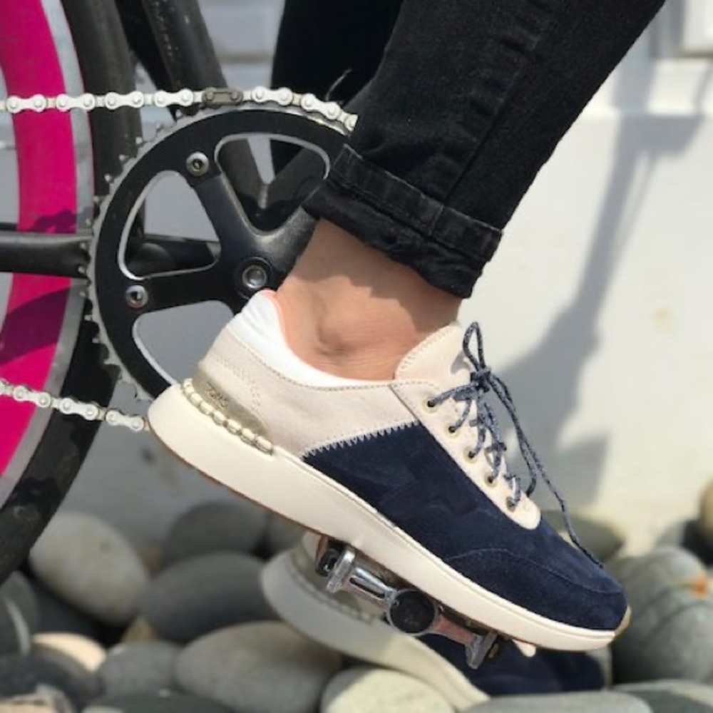 TOMS Arroyo Athletic Sneakers Tennis Shoes Navy Blue & Cream Women’s